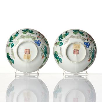 Skålar, ett par, porslin, Kina, sen Qingdynasti.