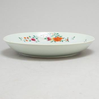 A famille rose dish, Qing dynasty, Qianlong (1736-95).