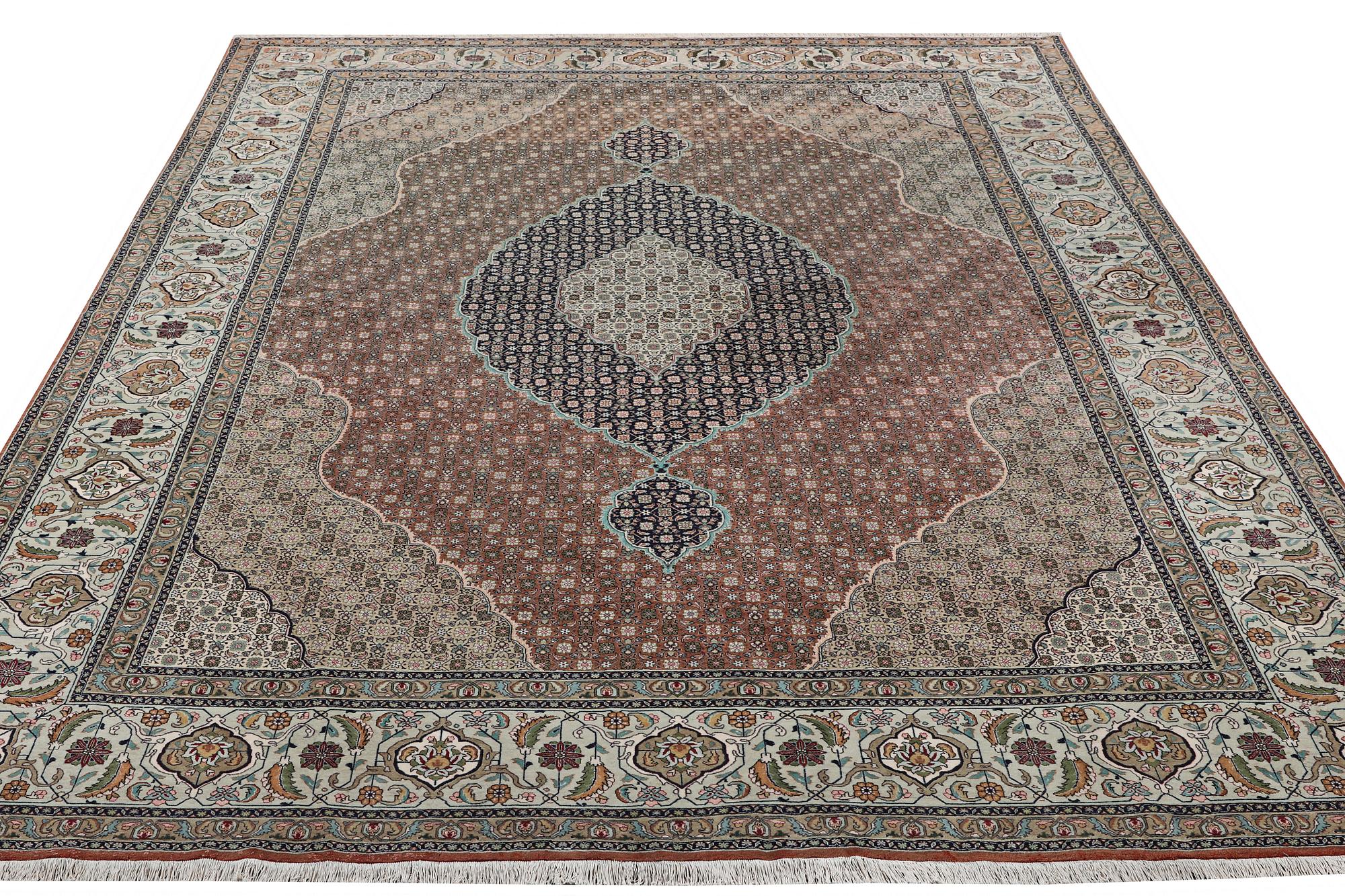 Matta, Täbriz, ca 414 x 300 cm.