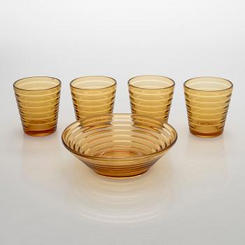 Aino Aalto, juomalaseja, 4 kpl, sekä malja, ”Bölgeblick”, Karhulan lasitehdas, 1930-luku.