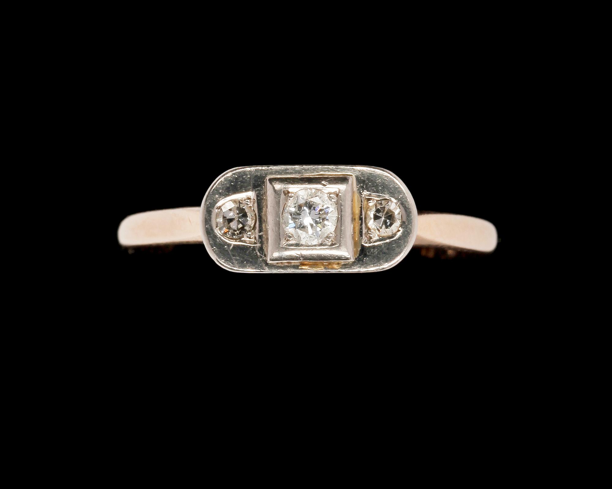 RING, 18k guld med briljantslipade diamanter, 1952. Ca 5 gr.