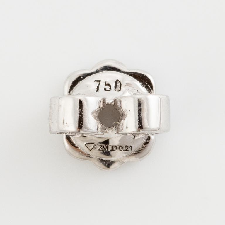 Earrings 18K white gold set with brilliant-cut diamonds accompanied by GIA dossier.