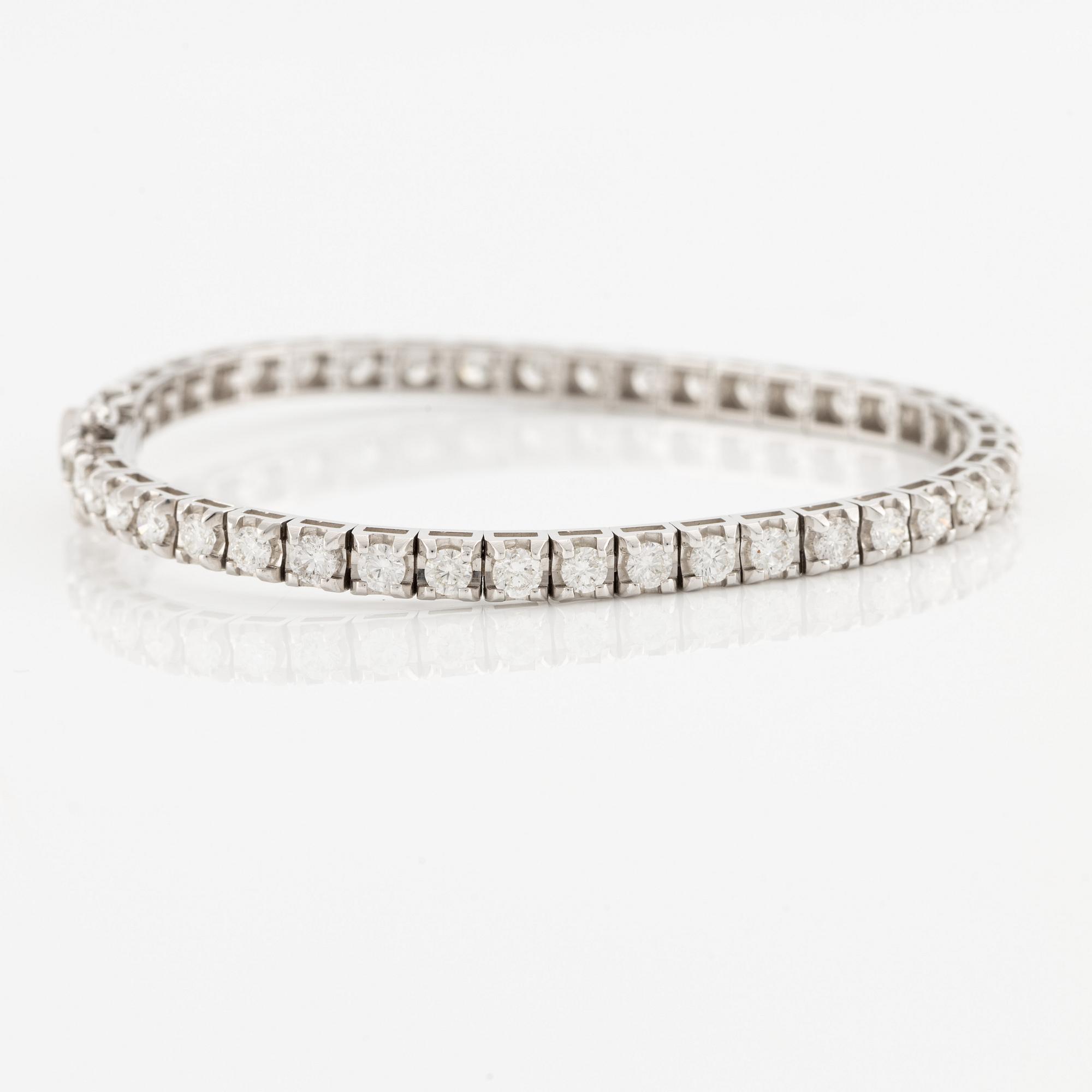 Tennis bracelet with brilliant-cut diamonds, including HRD report.
