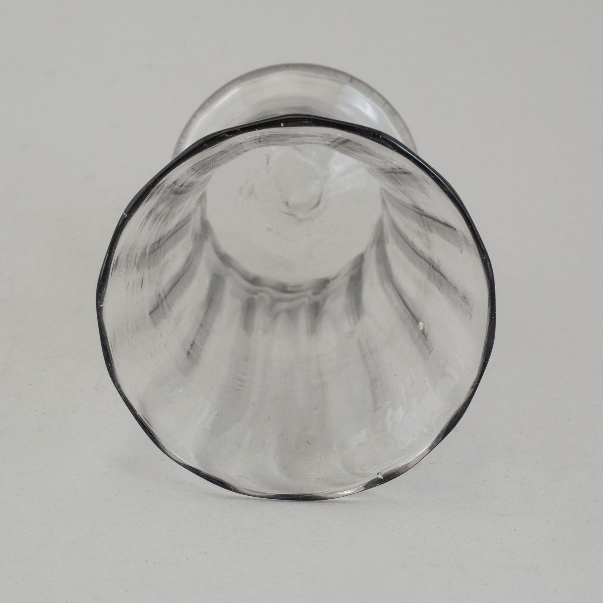 BÄGARE och FLASKA, glas, möjligen 1700-tal.