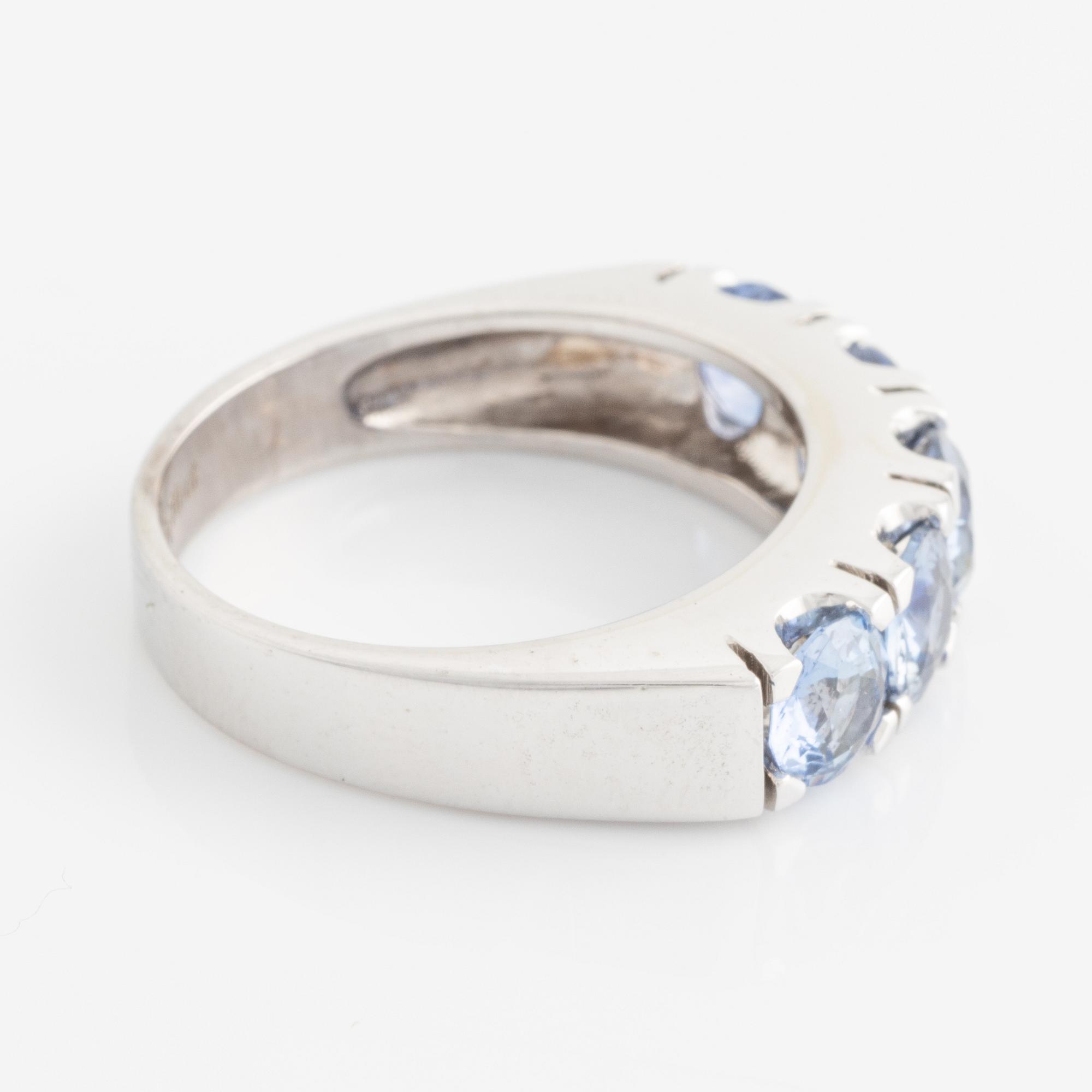 Ring with round faceted sapphires.