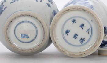 URNA MED LOCK SAMT BOJAN, porslin, Kina 1800-tal.