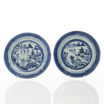 A set of thirteen Chinese blue and white porcelain dishes, Qing dynasty, 19th century.