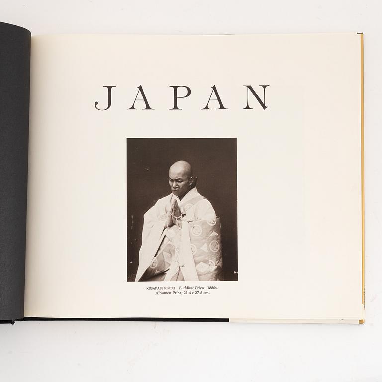 Litteratur rörande Japanskt konst och konsthantverk, sex delar samt album med träsnitt.
