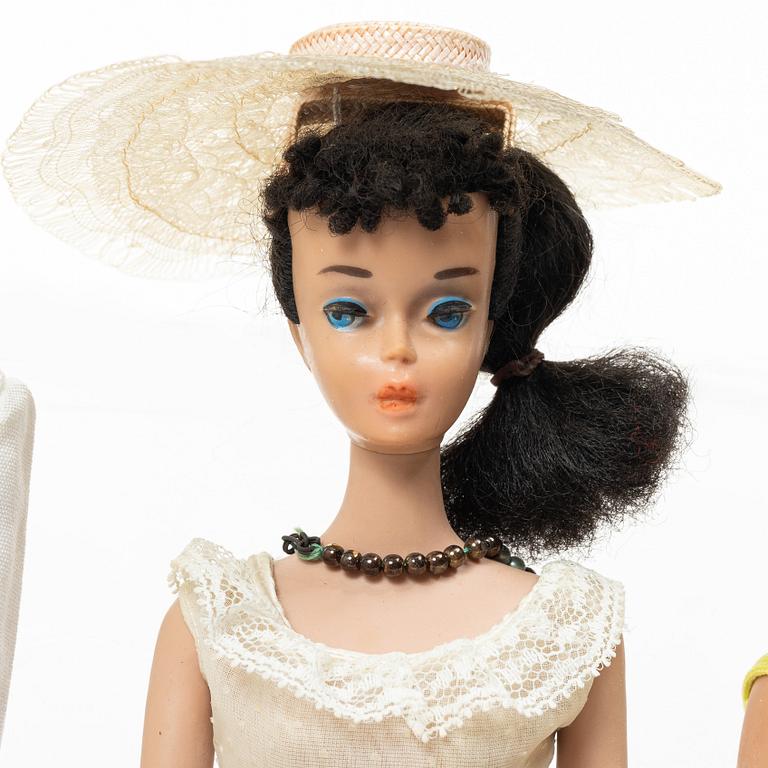 Barbiedockor, 4 st, samt kläder och accessoarer, Mattel, 1960-tal.