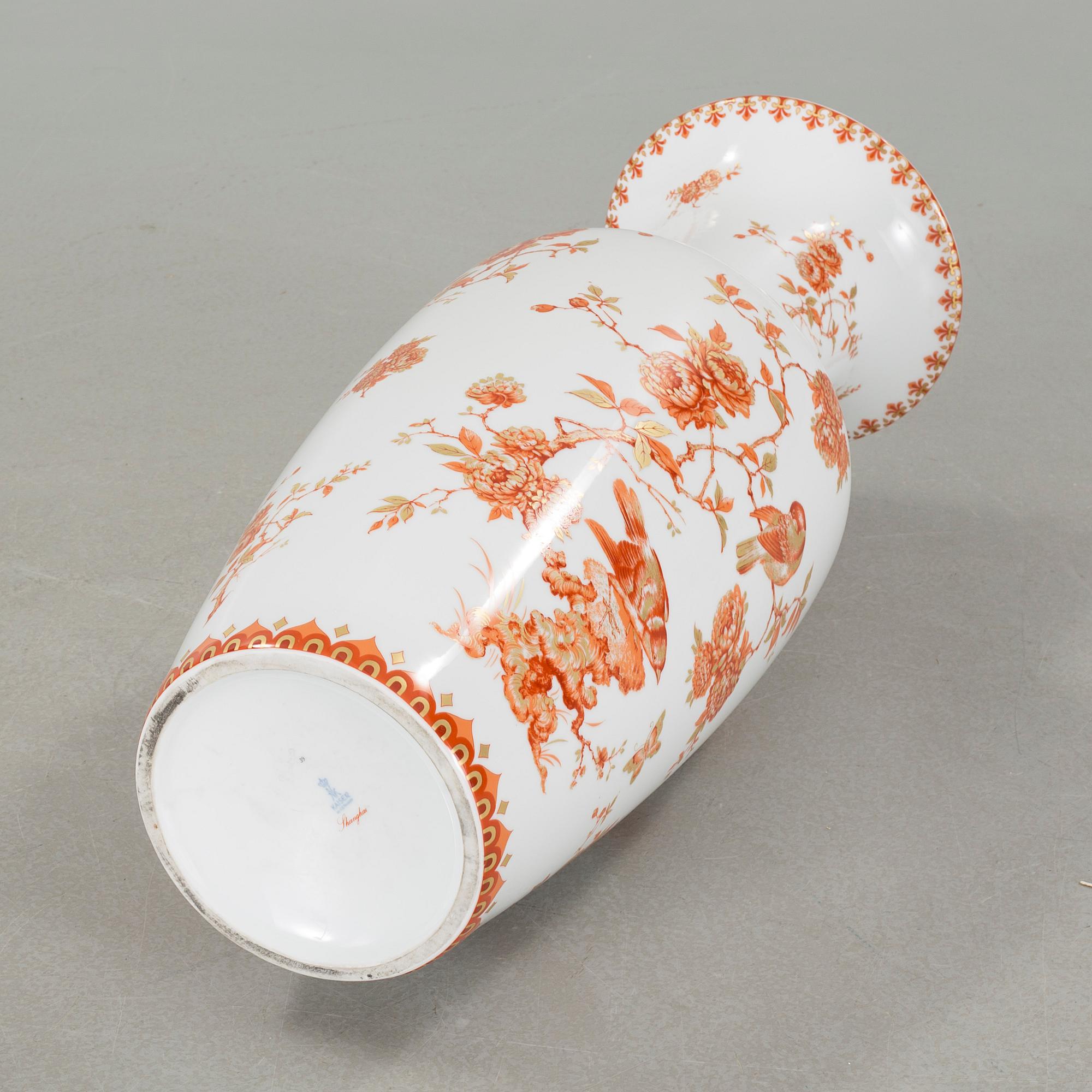 A porcelain floor vase from Kaiser in Germany, second half of the 20th century.