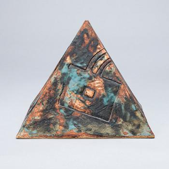 HOWARD SMITH, CERAMIC SCULPTURE. Signed. 1980s.