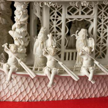 A white biscuit Dragon Boat, Qing dynasty, 19th Century.