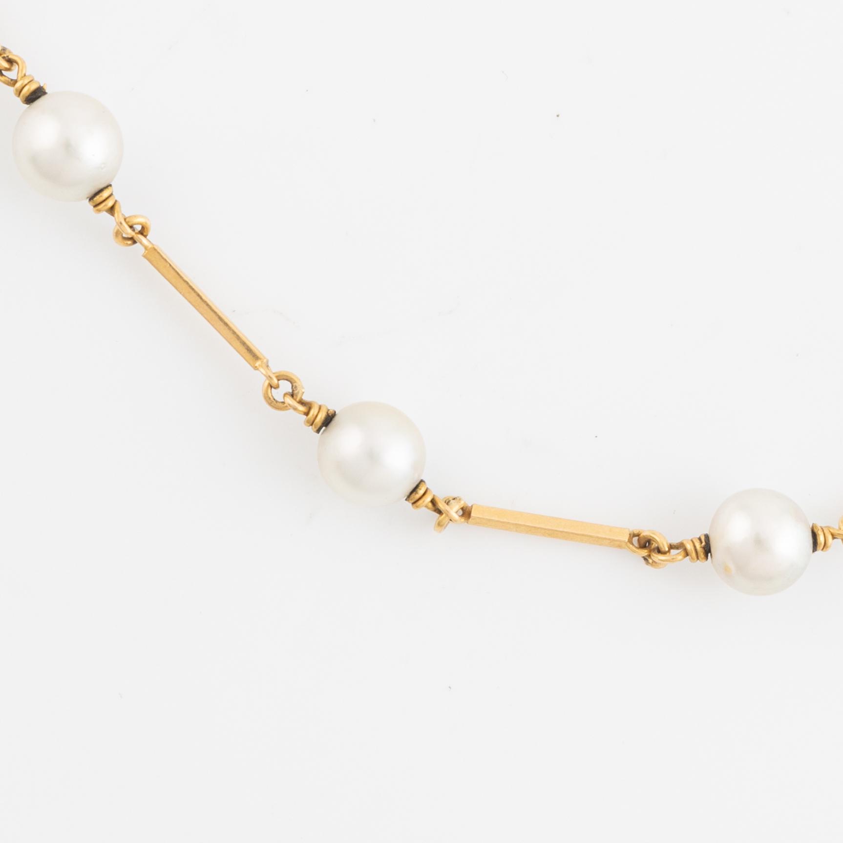 Collier, brosch samt ett par örhängen, guld samt pärlor.