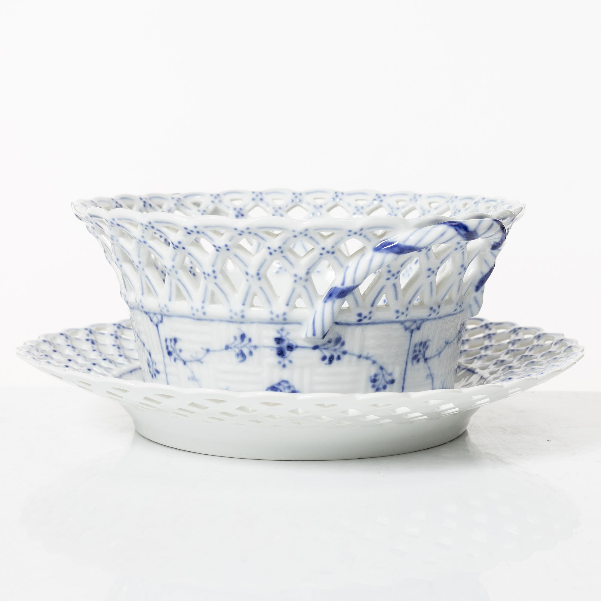 Royal Copenhagen, gallerskål med fat, "Musselmalet", Danmark, 1889-1922.