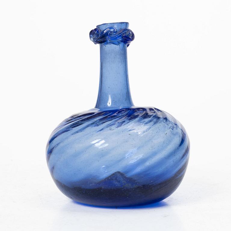 A blue twisted glass bottle, 18th century.