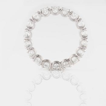RING, sk eternityring, med briljantslipade diamanter, ca 2.60 ct.
