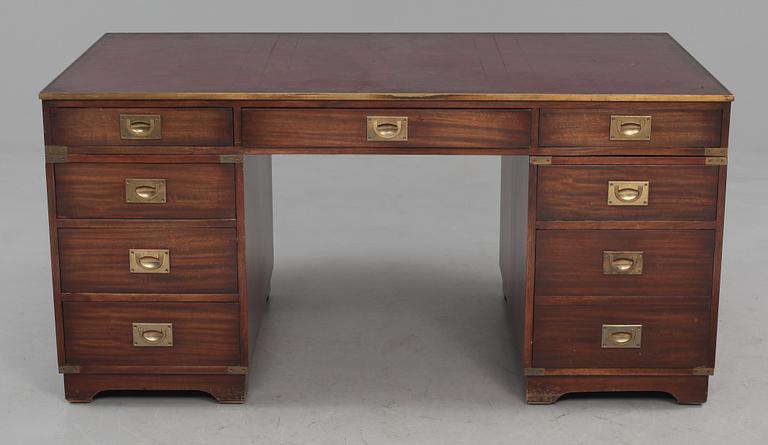 SKRIVBORD, Bevan Funnell, LTD, New Haven, England, 1900-talets andra hälft.