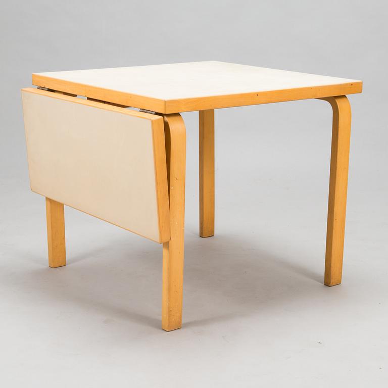 Alvar Aalto, Klahvipöytä, Artek, 1900-luvun puoliväli.