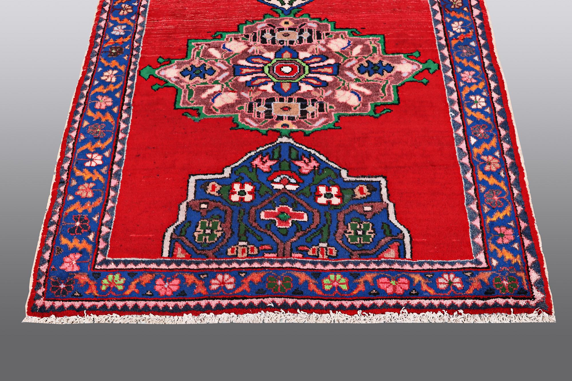 A Fereydan runner, ca 290 x 112 cm.