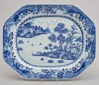 STEKFAT, porslin, Kina, Qianlong 1736-1795.