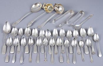 PARTI SILVERBESTICK, 32 delar, bl.a. Sverige och England, 1800/1900-tal. Tot. vikt 615 g.