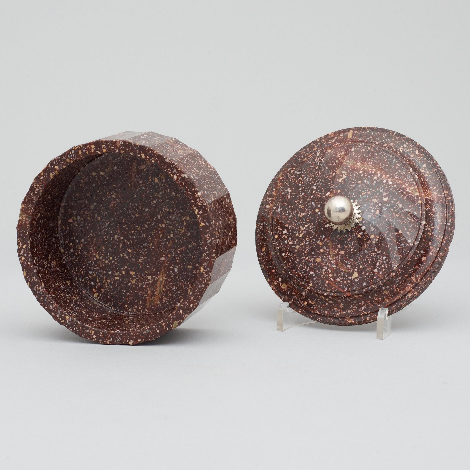 SMÖRASK MED LOCK. Älvdalen, 1800-talets början. Empire.