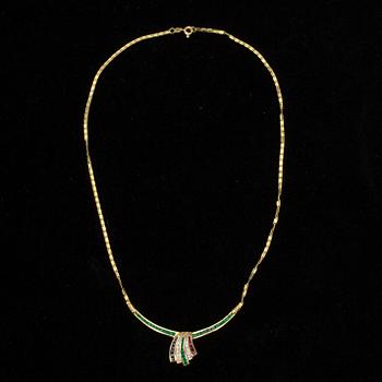 HALSSMYCKE, guld 18K, diamanter, smaragder, rubiner. Vikt 11 g.