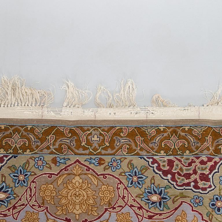 A semi-antique Isfahan rug, central Persia, approx. 243 x 151 cm.