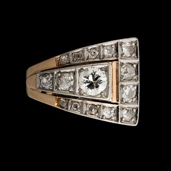 A RING, brilliant and old cut diamonds, 14K gold. Birger Wilhelm Nordström, Helsingfors 1953-1970.