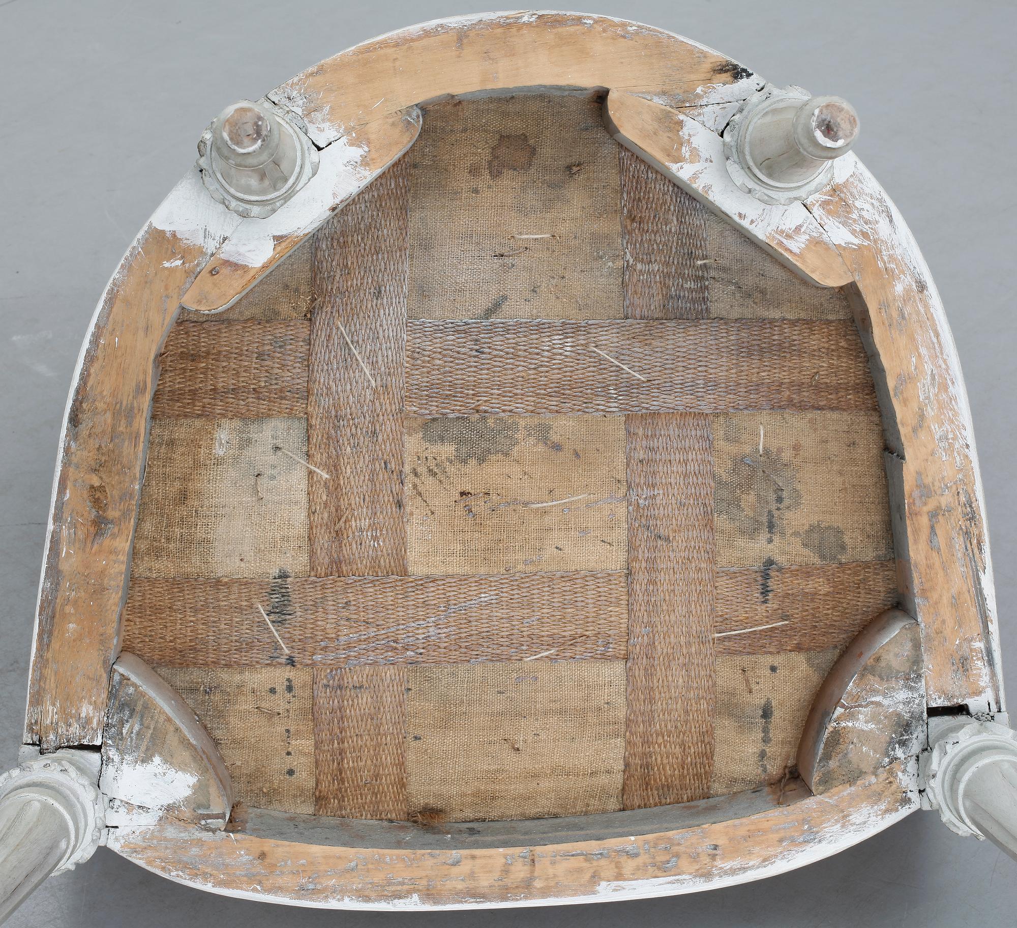 KARMSTOLAR, ett par. Gustavianskt provinsarbete, 1700-talets andra hälft.
