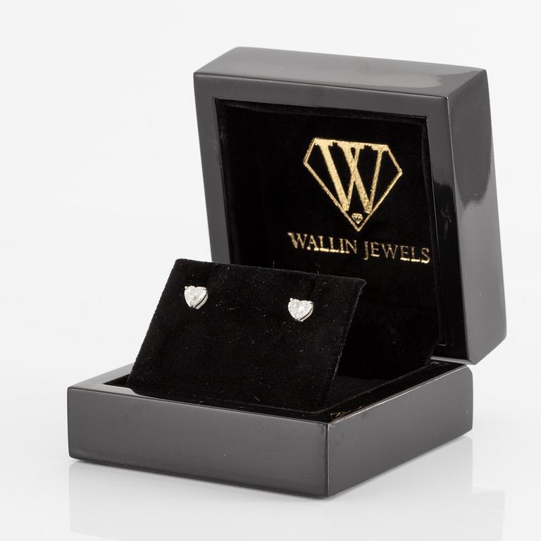 Earrings, 18K white gold set with heart-shaped diamonds. Accompanied by GIA dossier.
