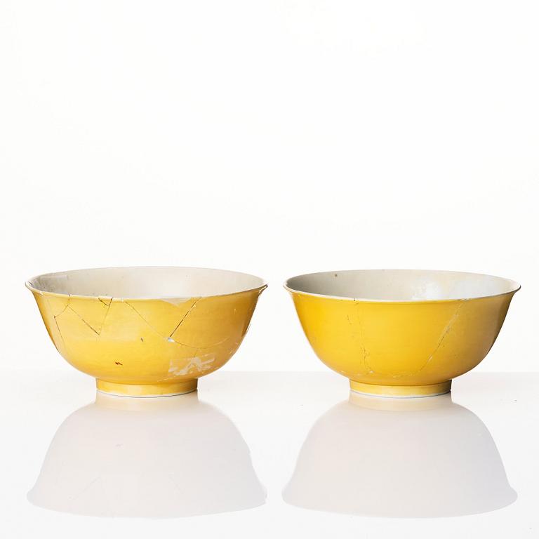 A pair of yellow glazed bowls, late Qing dynasty with six character mark.