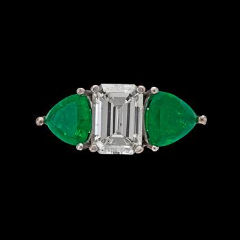 1084. An emerald cut diamond and emerald ring, app. 2 cts.