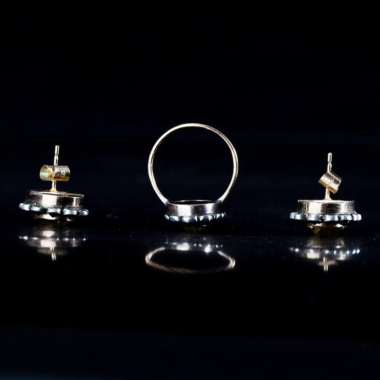 RING och ÖRHÄNGEN, ett par, 14K guld, Finland 1946, citriner och granater. Total vikt 10,7g.