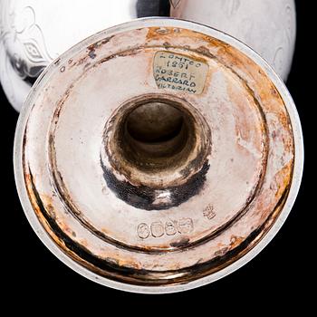 A WINE EWER, silver, England, London 1851. Weight 771 g.