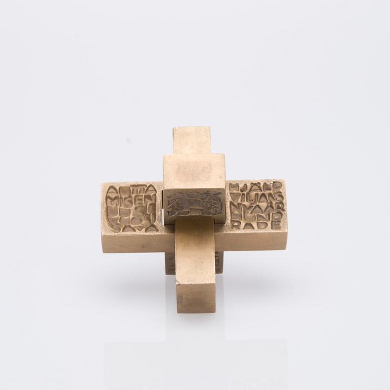 LAILA PULLINEN, medalj / skulptur, brons, signerad LP och numrerad 2651. 1970-talets slut.