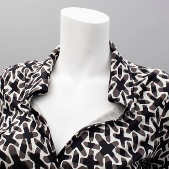 DIANE VON FÜRSTENBERG, a wrap-dress, size 8.