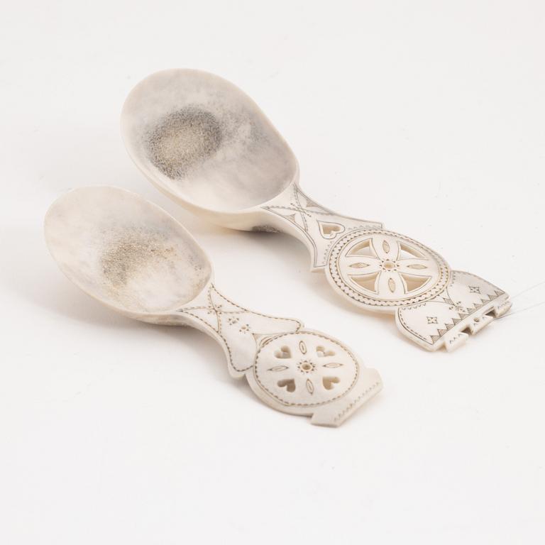 Two reindeer horn spoons by Nikolaus Fankki.