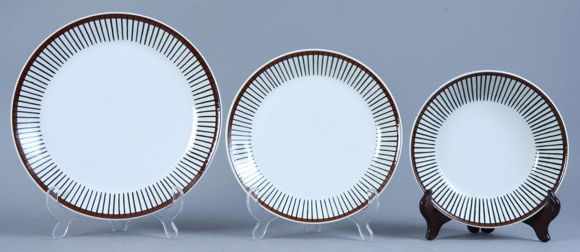 SERVISDELAR, 34 st, benporslin, "Spisa Ribb", Stig Lindberg, Gustavsberg.