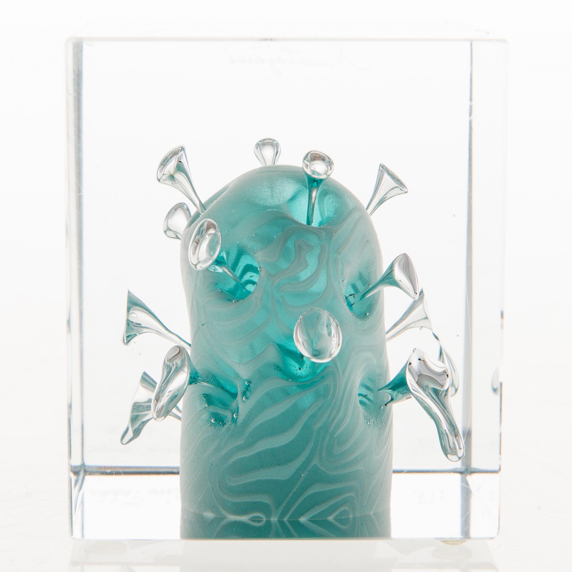 OIVA TOIKKA, AN ANNUAL CUBE, glass, signed Oiva Toikka Nuutajärvi marked 117.