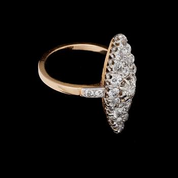 RING, antik- och gammalslipade diamanter, tot. ca 1.80 ct. Sent 1800-tal.