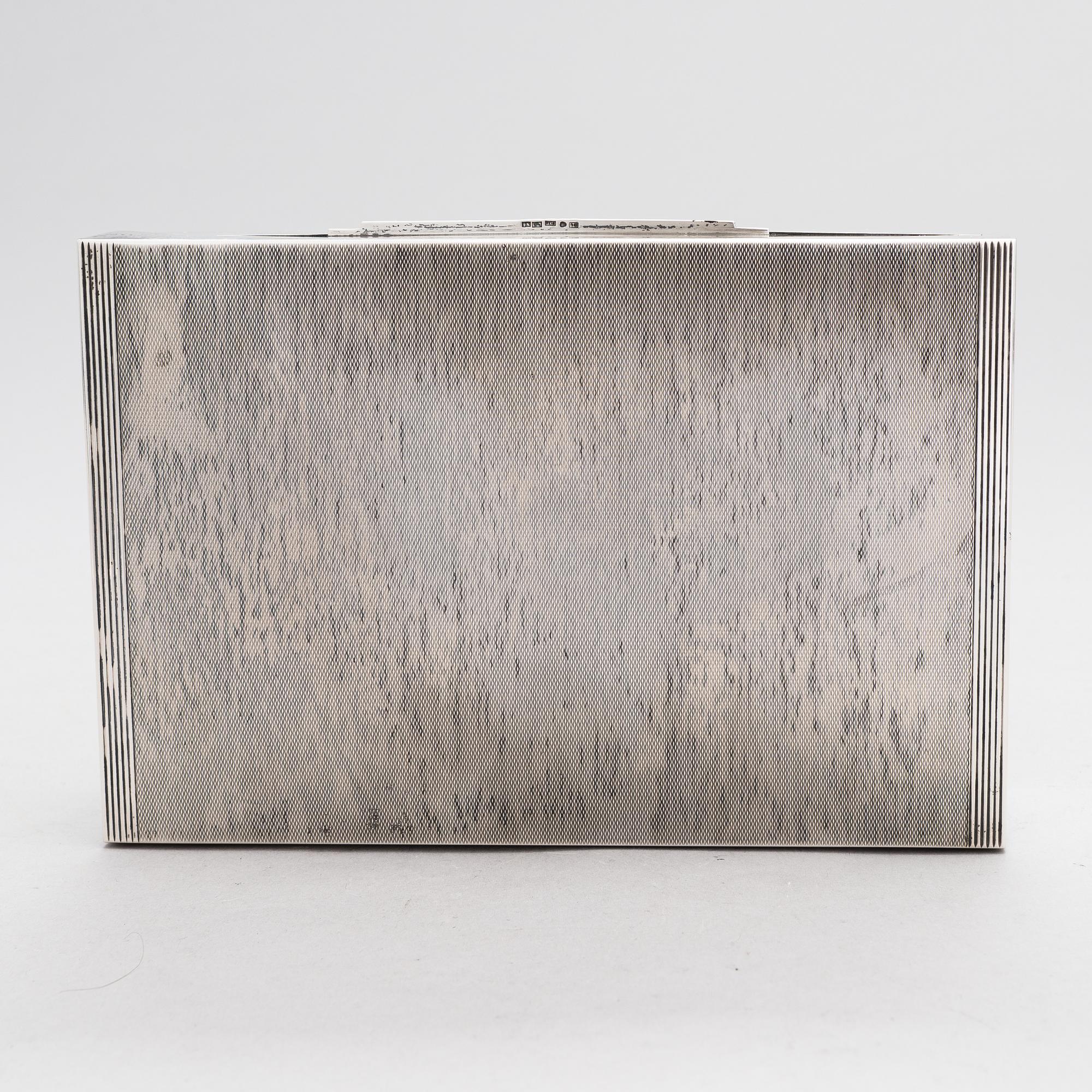 A silver cigar box, Finnish controlmark by Oskar Lindroos, Helsinki 1942.
