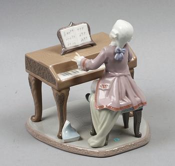 FIGURIN, porslin, Lladro, märkt No 534. Tillverkningsår 1992.