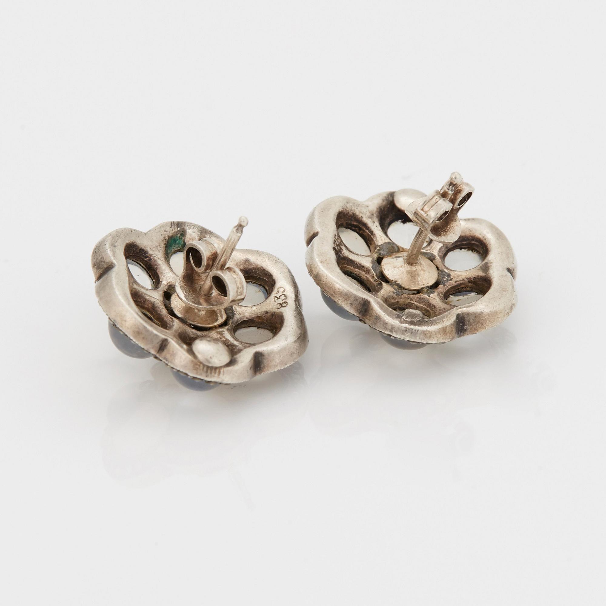 ARMRING och ÖRHÄNGEN med cabochonslipade månstenar och markasiter.