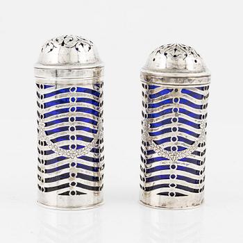 Salt- och pepparströare, silver och glas, London 1802-3, oidentifierad mästare.