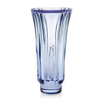 301. Aimo Okkolin, A VASE.