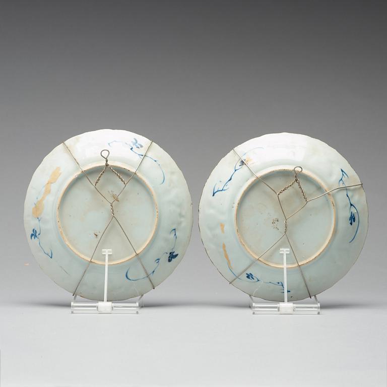 A pair of blue and white dishes, Qing dynasty Kangxi (1662-1722).