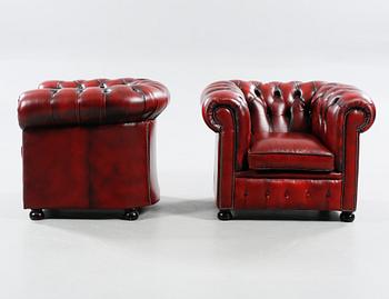 A pair of Chesterfield lounge chairs, second half of the 20th century.