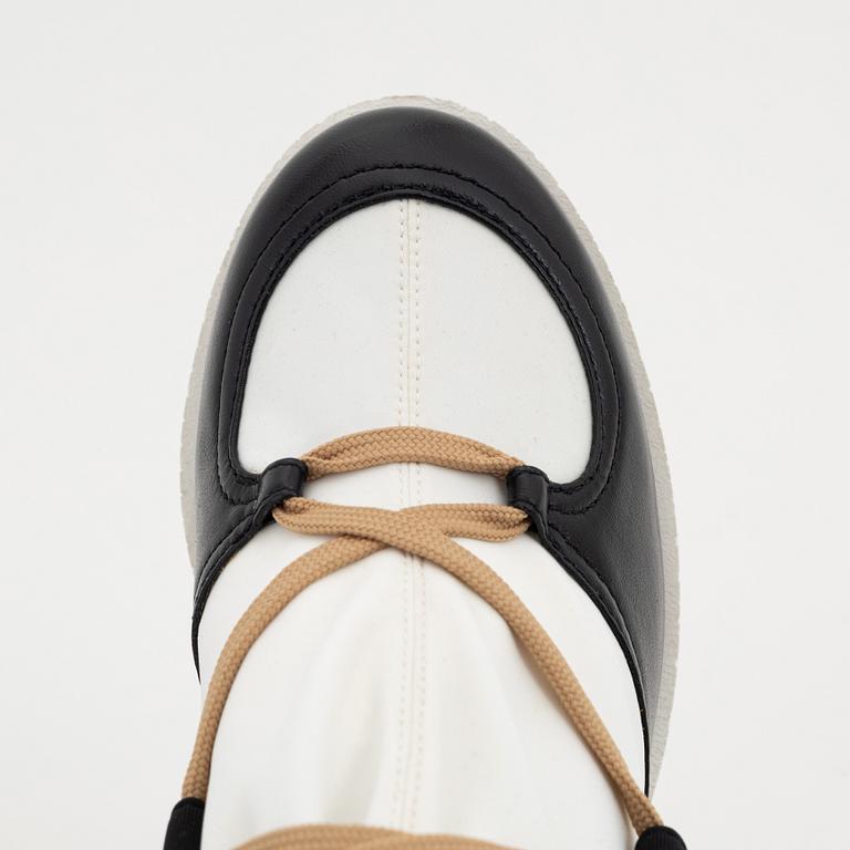 A pair of black leather and white canvas boots, French size 37.