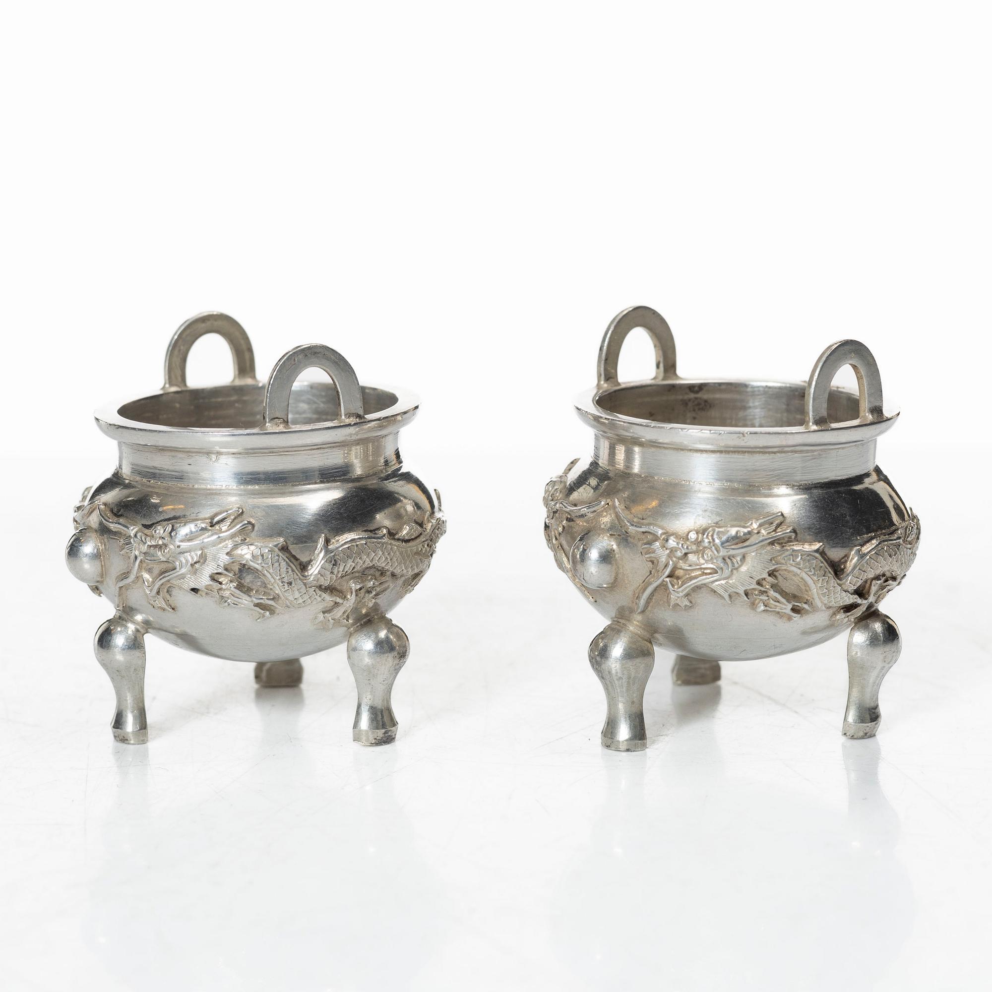 Saltkar ett par, silver, Kina, 1900-tal.